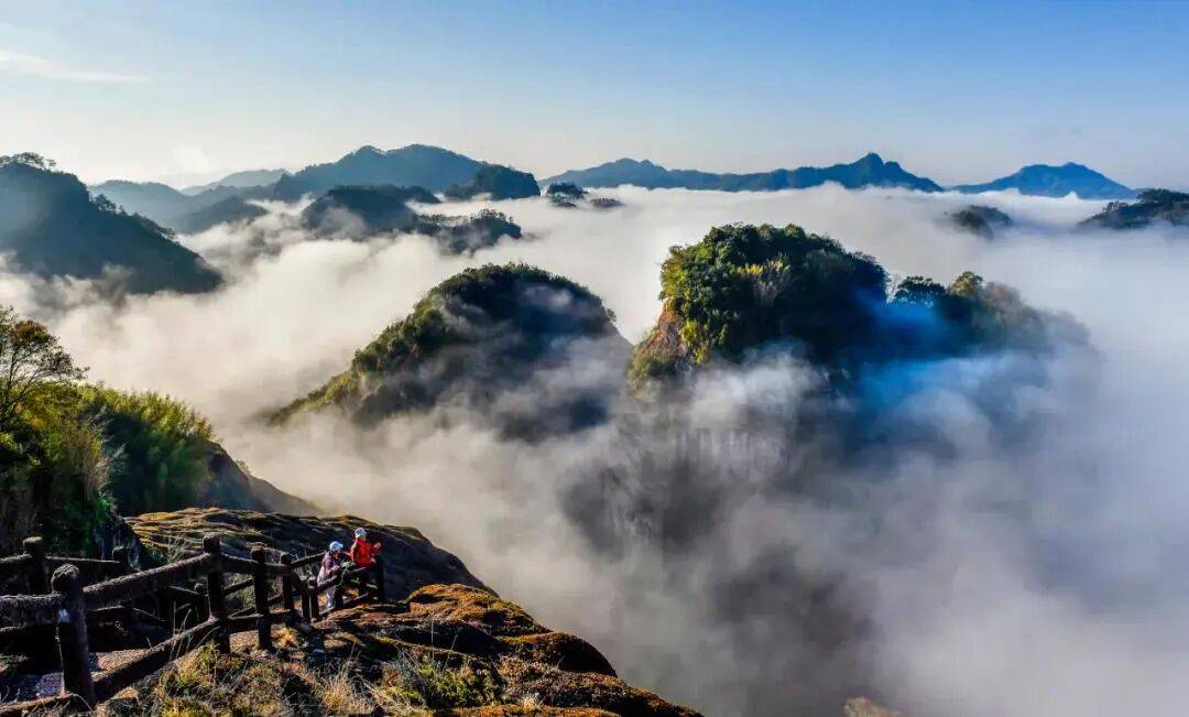 为什么年轻人迷上了爬山？ | 秋高气爽<strong></p>
<p>比特币交易所</strong>，是时候出发了→