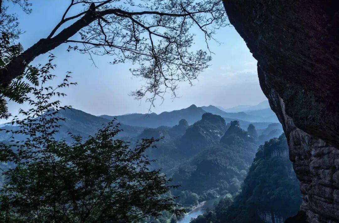 为什么年轻人迷上了爬山？ | 秋高气爽<strong></p>
<p>比特币交易所</strong>，是时候出发了→