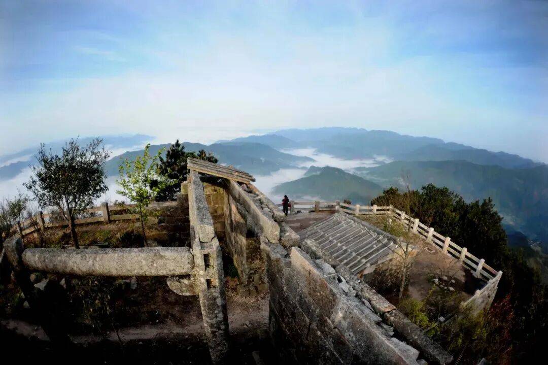 为什么年轻人迷上了爬山？ | 秋高气爽<strong></p>
<p>比特币交易所</strong>，是时候出发了→