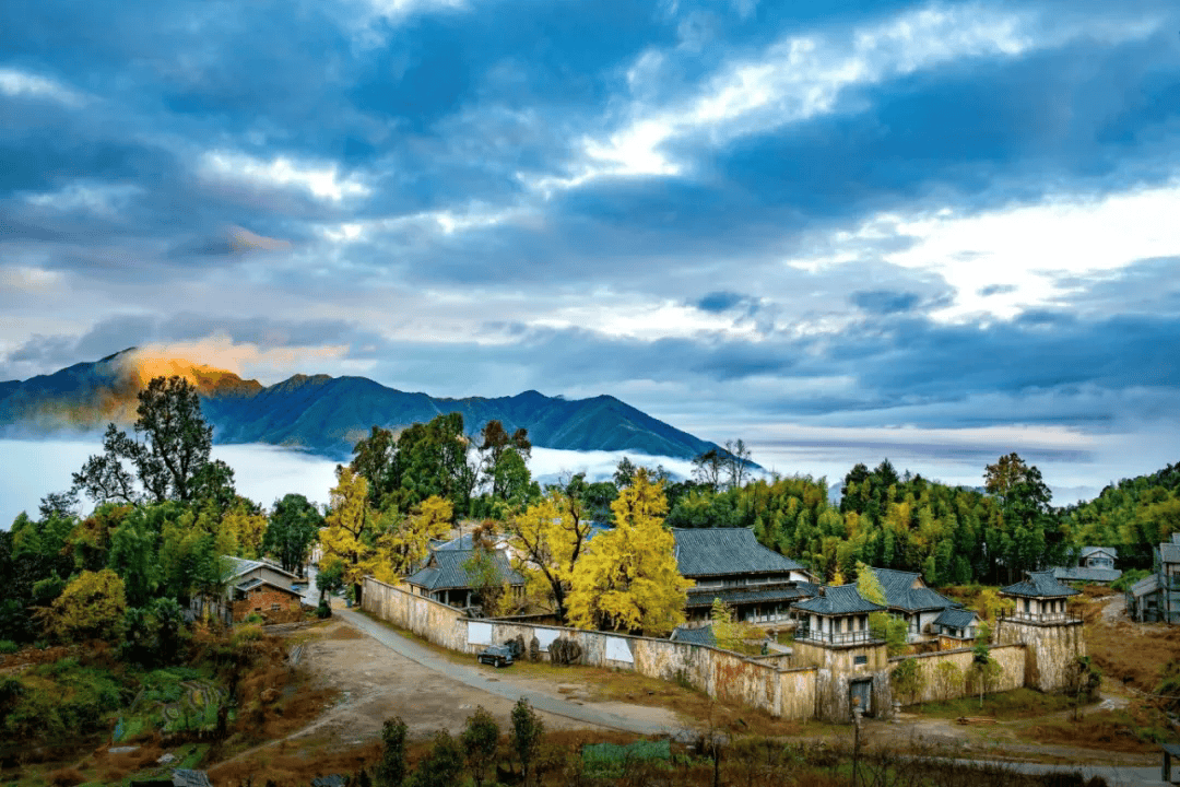 为什么年轻人迷上了爬山？ | 秋高气爽<strong></p>
<p>比特币交易所</strong>，是时候出发了→