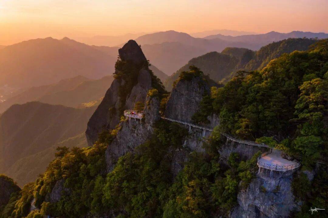 为什么年轻人迷上了爬山？ | 秋高气爽<strong></p>
<p>比特币交易所</strong>，是时候出发了→