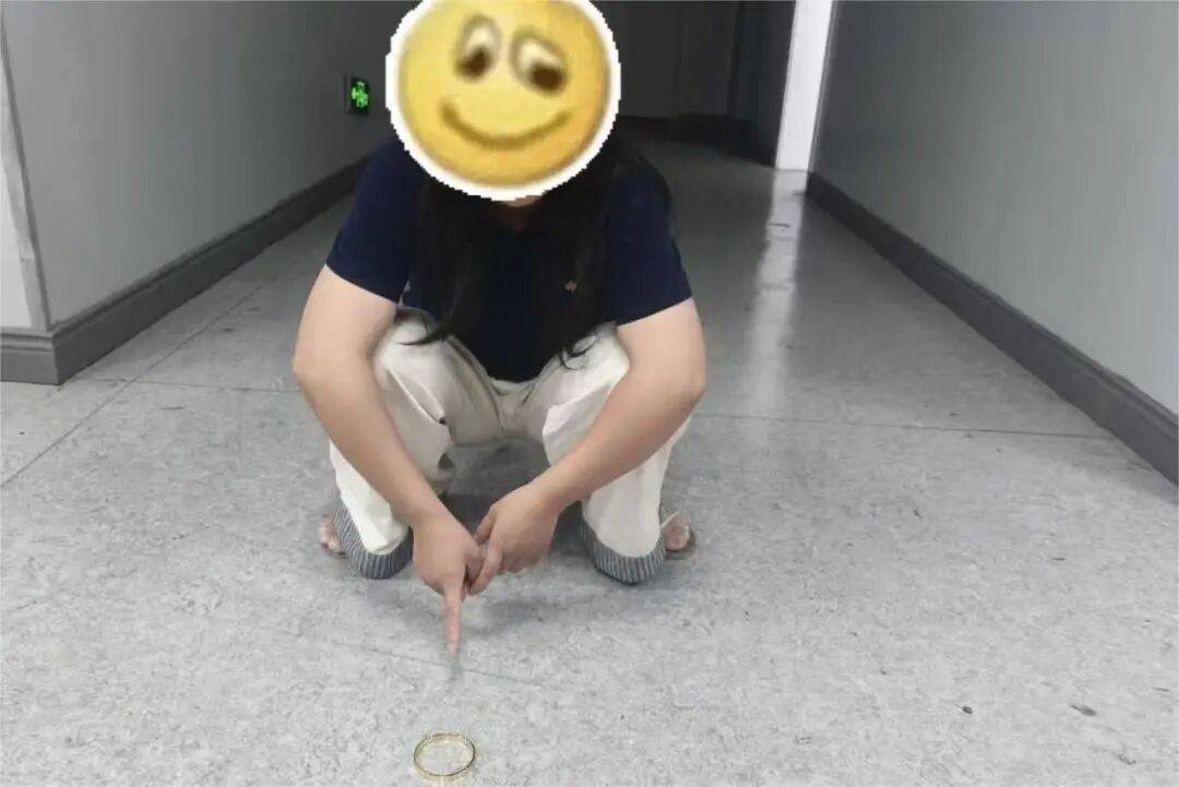 江西一新娘金手镯婚前被堂嫂掉包成铜手镯<strong></p>
<p>比特币k线图</strong>，堂嫂事后还淡定去吃席，目前已被采取刑事强制措施