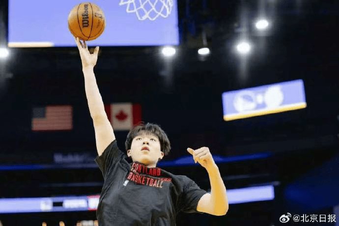 杨瀚森迎NBA常规赛首秀<strong></p>
<p>一个比特币多少钱</strong>，两罚全中拿到个人NBA生涯首分；此前出场时播音字幕都是中文