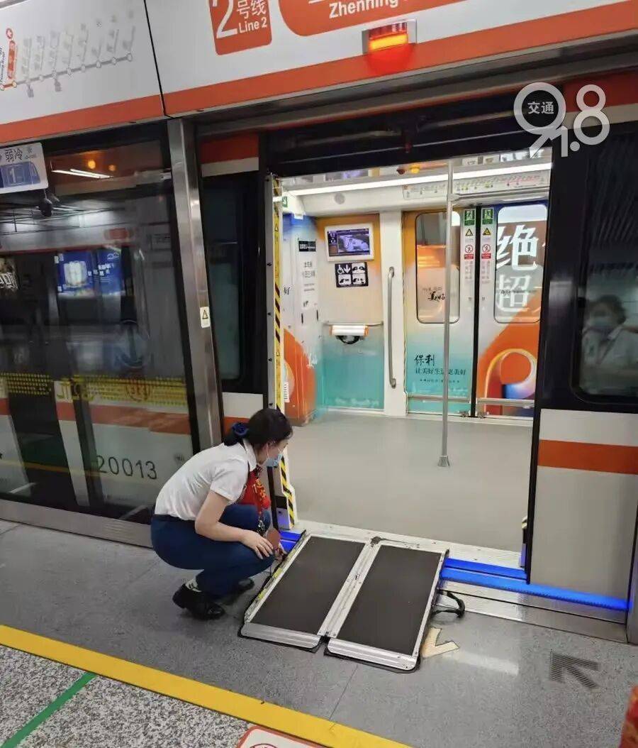 杭州地铁内<strong></p>
<p>比特币价格行情</strong>,女乘客突然崩溃大哭!紧接着……这一幕被拍下