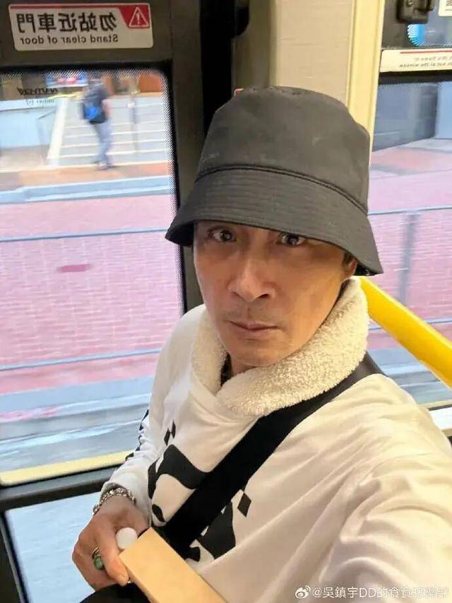 63岁吴镇宇差点被赶下公交车<strong></p>
<p>比特币多少钱一枚</strong>,掏身份证自证清白