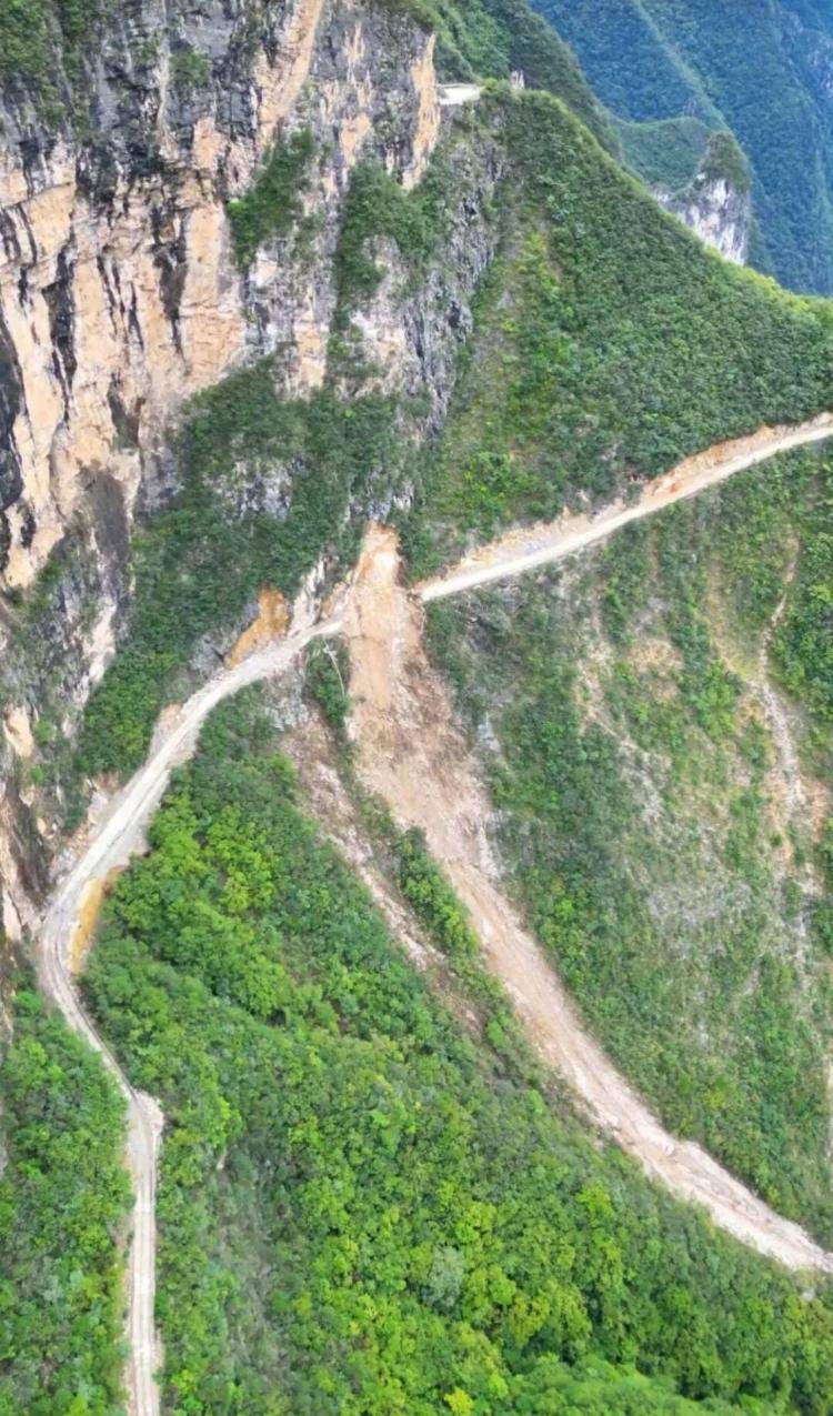 重庆网红“挂壁公路”垮塌<strong></p>
<p>今天比特币价格</strong>，附近村民外出绕行已半月盼修复，当地：已完成排危，正在修