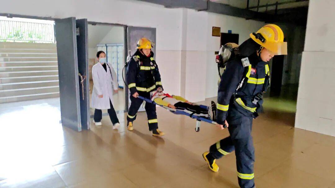 【渝消蓝盾讲师团】消防宣传月进校园 千名师生共上“消防安全课”