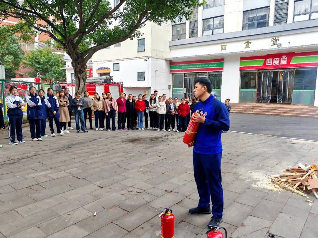【渝消蓝盾讲师团】消防宣传月进校园 千名师生共上“消防安全课”