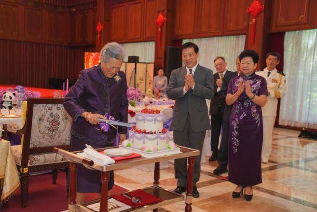 连续有两位国王访华<strong></p>
<p>比特币现在多少钱</strong>，其中一位是建交以来首访，证明了什么？