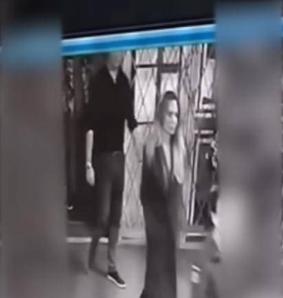 安吉丽娜·朱莉访乌<strong></p>
<p>比特币现在多少钱</strong>，保镖被带走