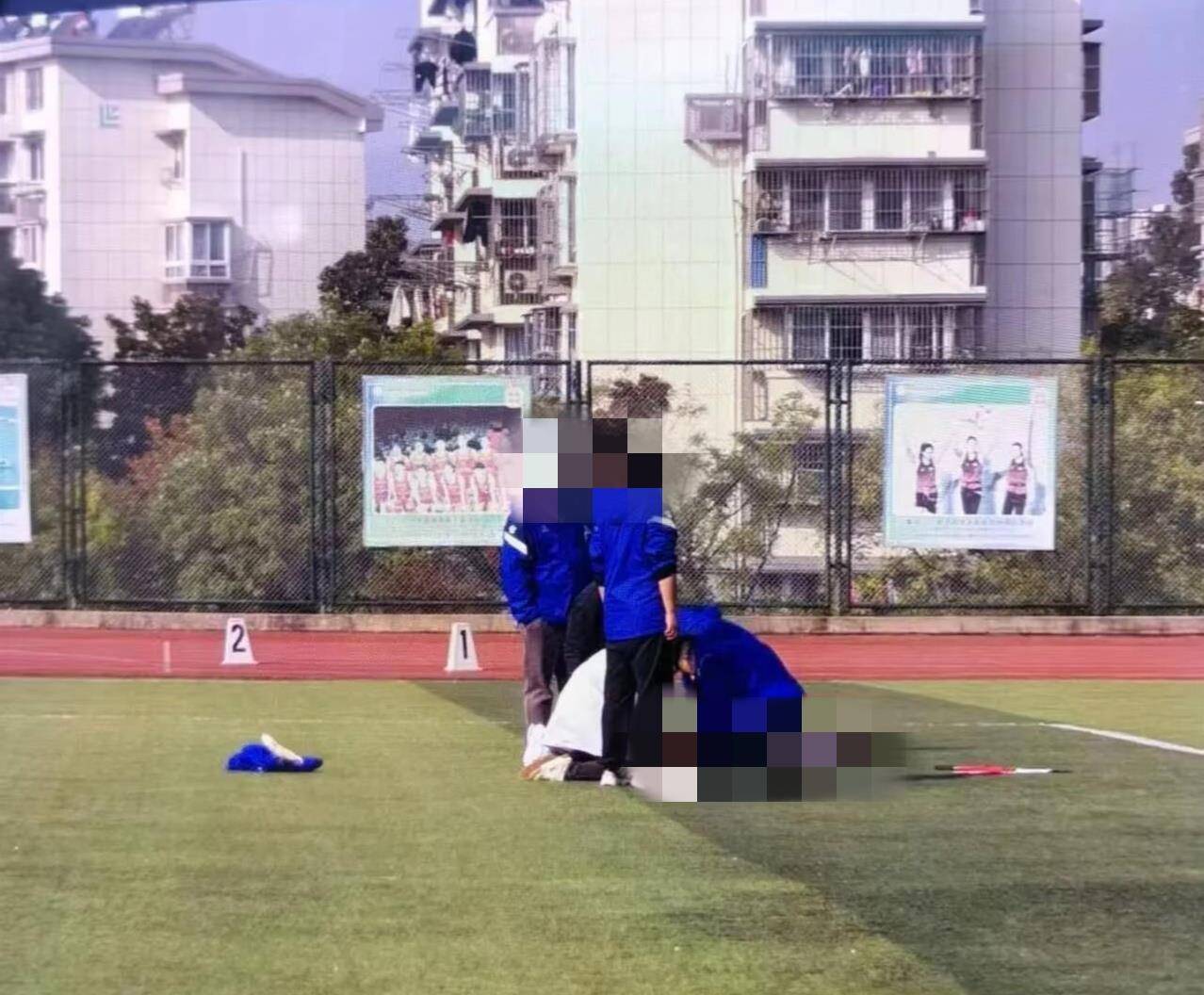 南京一学生在运动会上跑200米时倒地去世<strong></p>
<p>比特币总市值</strong>，官方：深感痛心，已与亲属沟通妥善处理