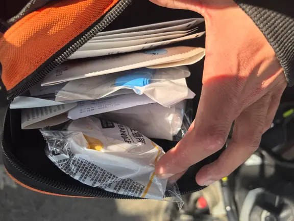 宿迁一小朋友嘴部受伤<strong></p>
<p>比特币行情美元</strong>，妈妈在路边用纸巾止血，外卖小哥掏出随身急救包施救被爆赞