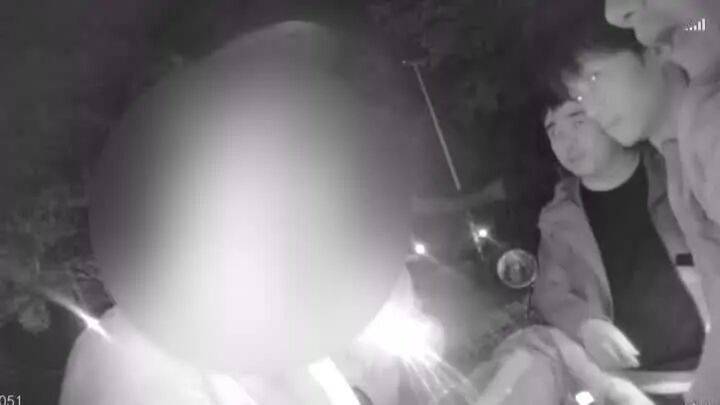 扬州一女子刷短视频惹祸：偷偷去银行取了6万现金<strong></p>
<p>比特币行情美元</strong>，结果……