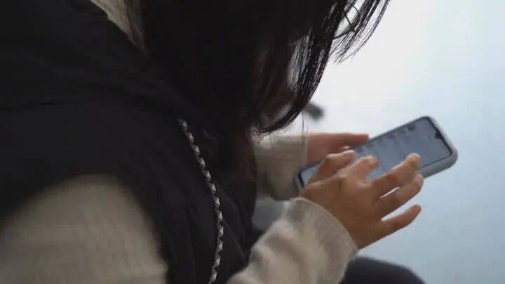 扬州一女子刷短视频惹祸：偷偷去银行取了6万现金<strong></p>
<p>比特币行情美元</strong>，结果……