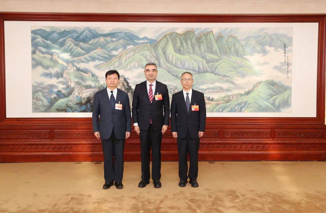 中华全国供销合作社第八次代表大会胜利闭幕