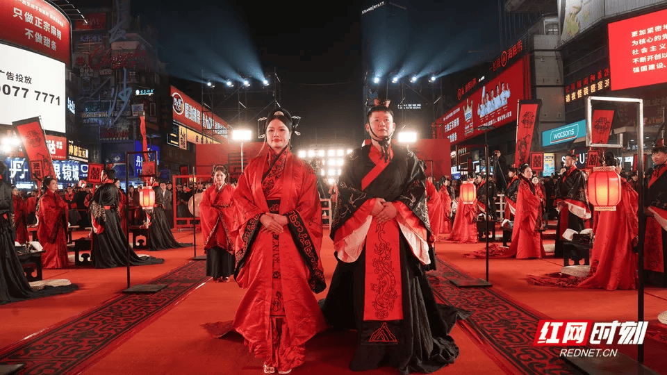 汶川地震被救起的女孩<strong></p>
<p>比特币平台</strong>，17年后和救她的军人结婚了