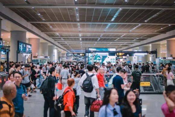 “破界”成都:两千万常住人口脚下的轨道新路