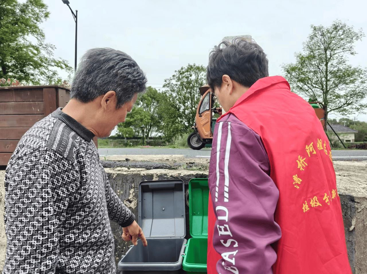 晨光里桶边坚守 余杭径山“漕桥阿姐”绘乡村洁净底色