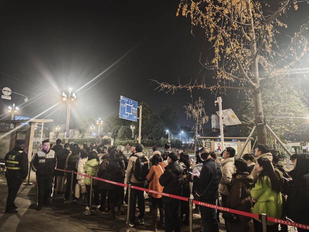 成都地铁2号线东段停运<strong></p>
<p>比特币减半时间表</strong>，通勤压力如何缓解？记者早高峰探访接驳点