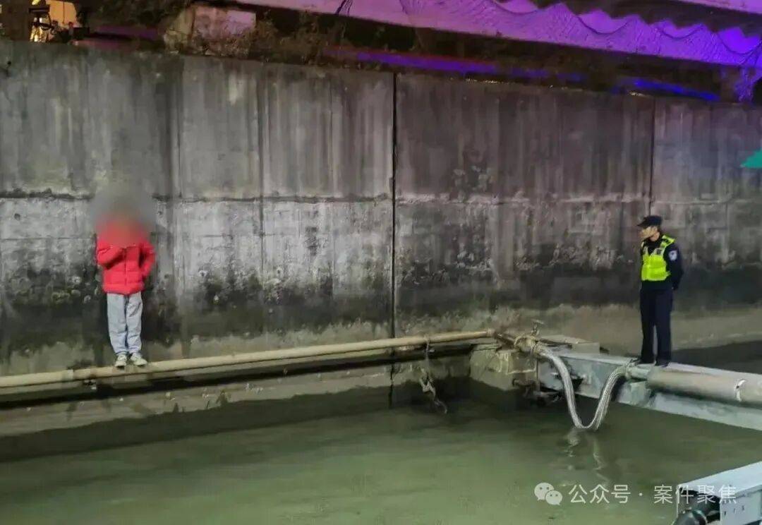 骗了别人18万元<strong></p>
<p>比特币在哪里买卖交易</strong>,上海一男子凌晨站在黄浦江边“想抽最后一支烟”