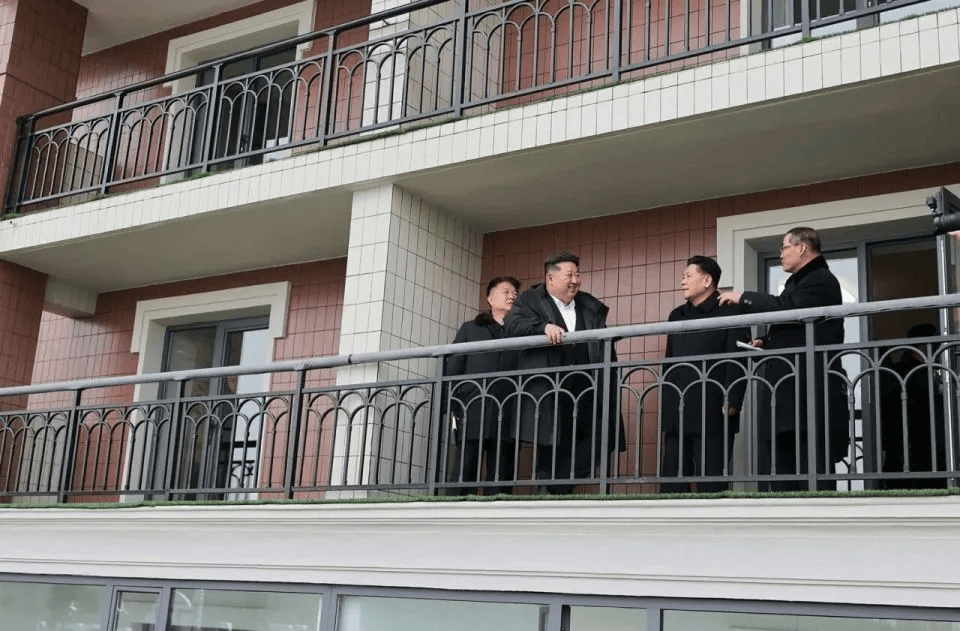 朝鲜“万套住宅”震撼亮相<strong></p>
<p>比特币的行情价格</strong>,金正恩莅临现场指导感叹:潮流之作