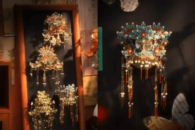 一边万人大厂停工<strong></p>
<p>比特币的行情价格</strong>,一边出口订单暴增:“潮玩之都”东莞,深陷冰火两重天